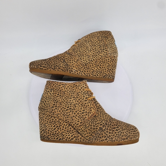 TOMS Shoe Women 8 Leopard Print Desert Wedge Booties - Picture 8 of 8